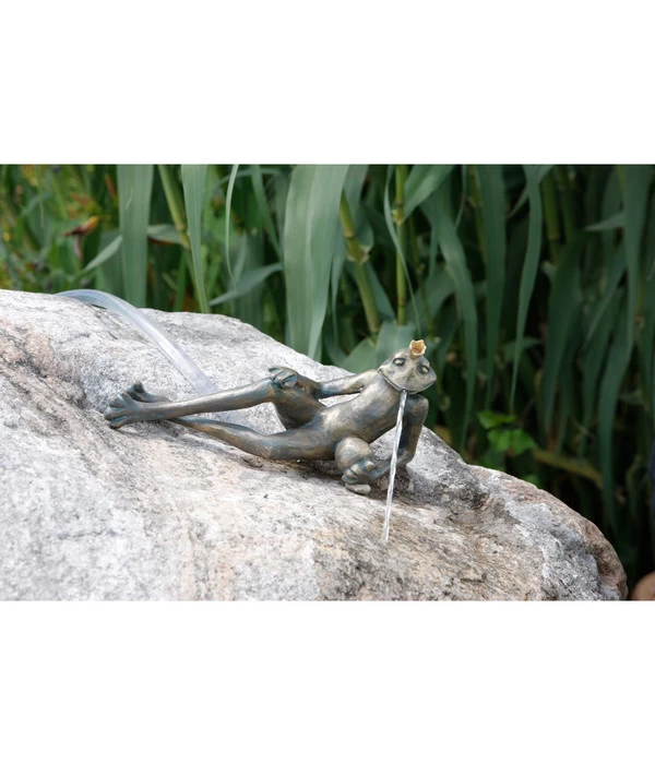 Rottenecker Bronze-Froschkönig Detlef, Wasserspeiend 2 Rottenecker Bronze-Froschkönig Detlef, Wasserspeiend – Bild 2