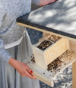 Dehner Natura Futterhaus Karwendel, Natur, Inkl. Ständer, Ca. B84,3/H127,2/T84,3 Cm -Gardena Store 6622872 6622898 6622906 6622922 WE MO 012 NVHRofanKarwendel