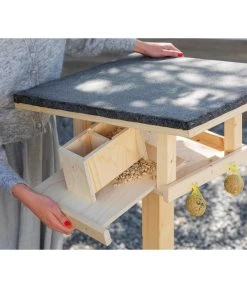 Dehner Natura Futterhaus Karwendel, Natur, Inkl. Ständer, Ca. B84,3/H127,2/T84,3 Cm -Gardena Store 6622872 6622898 6622906 6622922 WE MO 013 NVHRofanKarwendel