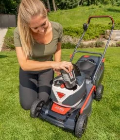 AL-KO Akku-Rasenmäher 42.2 LI Comfort, Inkl. Akku 14 AL-KO Akku-Rasenmäher 42.2 LI Comfort, Inkl. Akku -Gardena Store 6942650 WE DE 001 AkkuRasenmaeherComfort